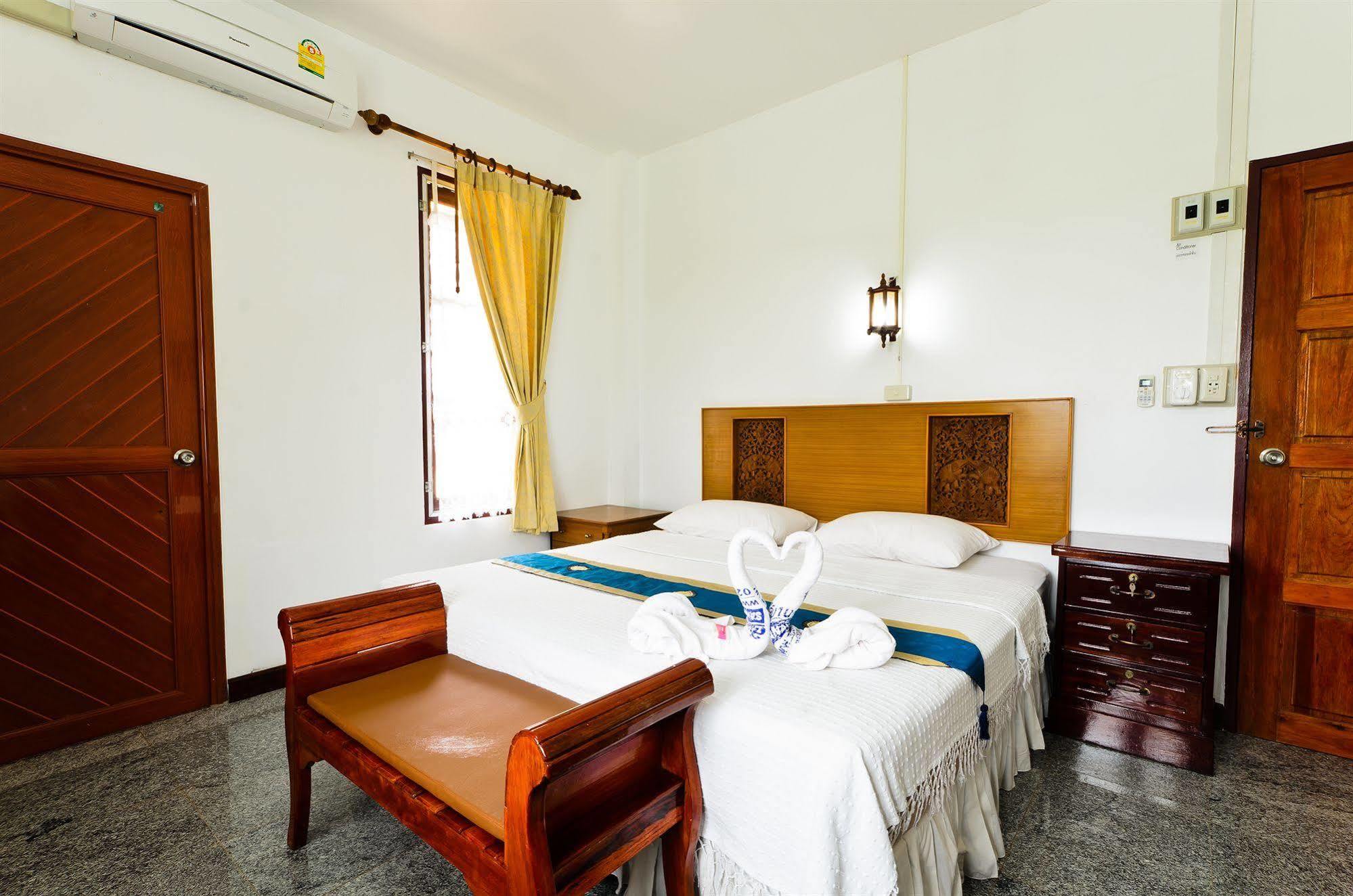 Sananwan Beach B&B Bang Saphan Noi Exterior foto